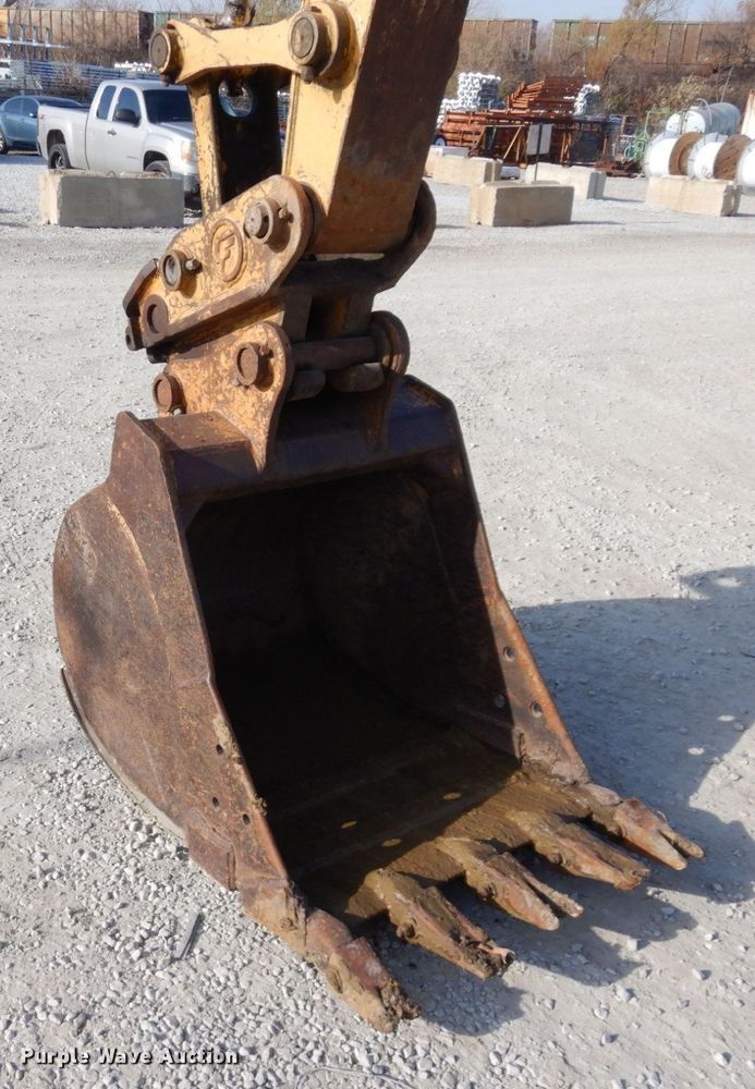 image for item DR8064 1997 John Deere 120  excavator