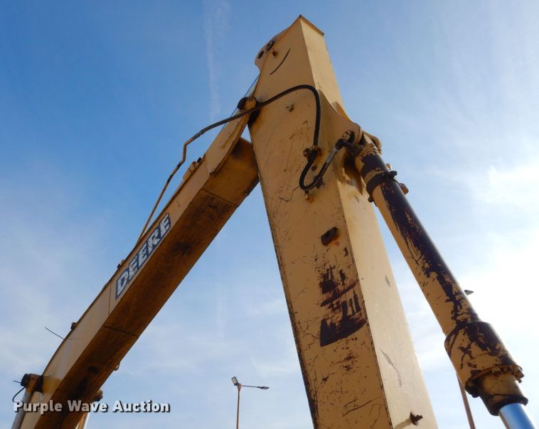 image for item DR8064 1997 John Deere 120  excavator