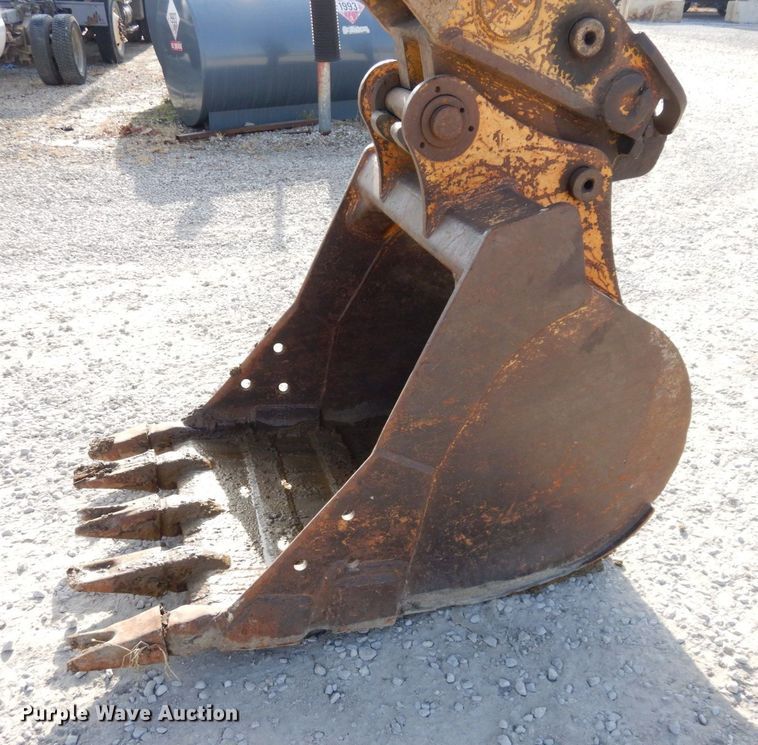 image for item DR8064 1997 John Deere 120  excavator