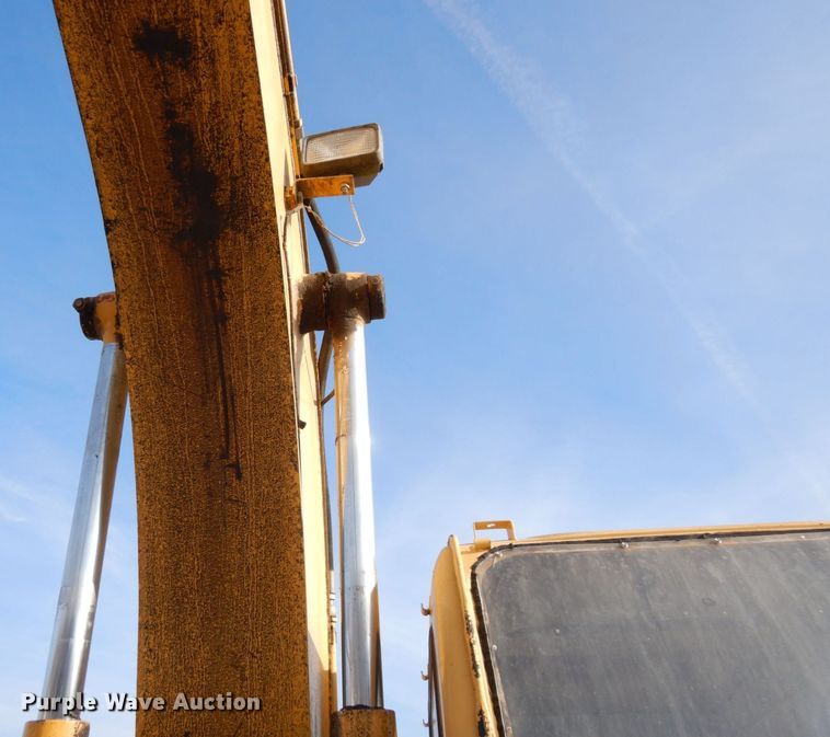 image for item DR8064 1997 John Deere 120  excavator