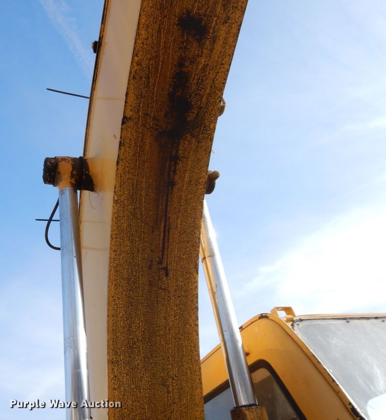 image for item DR8064 1997 John Deere 120  excavator