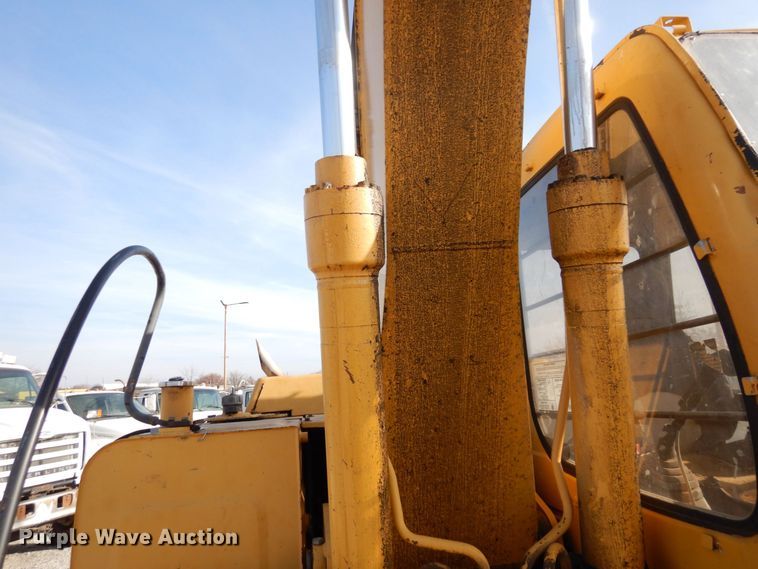 image for item DR8064 1997 John Deere 120  excavator