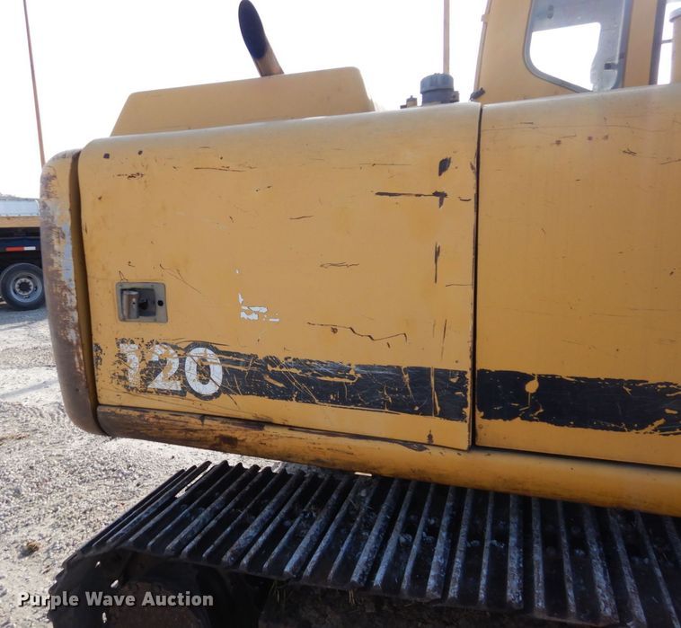 image for item DR8064 1997 John Deere 120  excavator