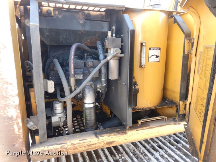 image for item DR8064 1997 John Deere 120  excavator