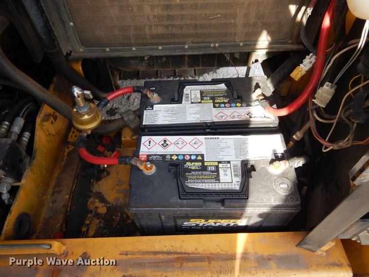 image for item DR8064 1997 John Deere 120  excavator