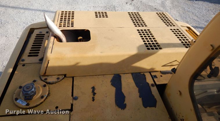 image for item DR8064 1997 John Deere 120  excavator