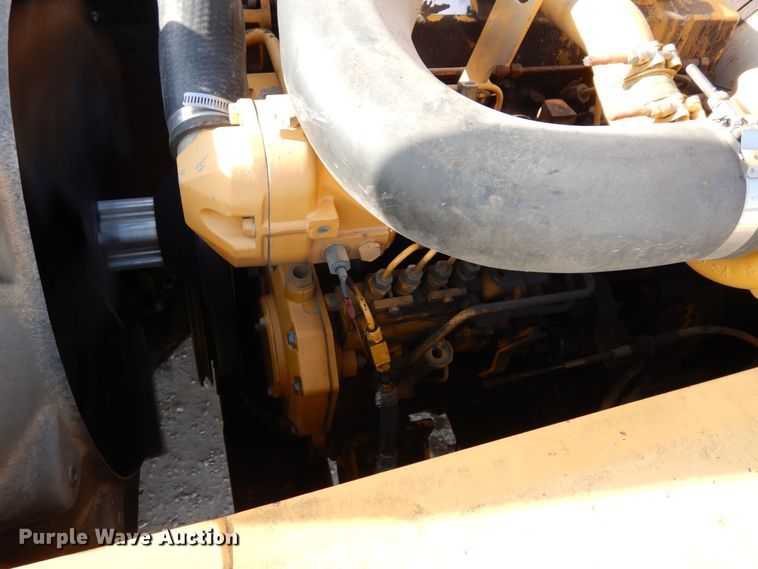 image for item DR8064 1997 John Deere 120  excavator