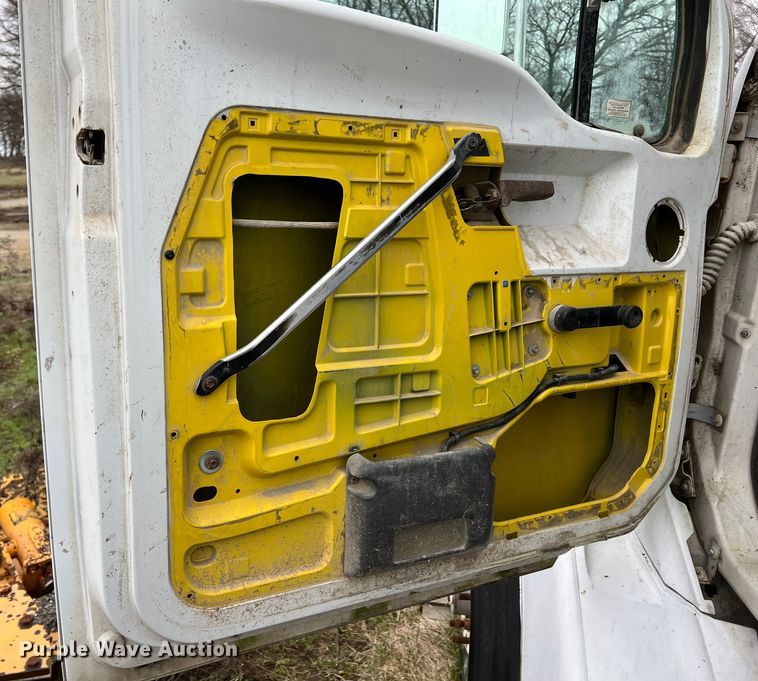 image for item ID9344 2000 Sterling L9500  ready mix truck