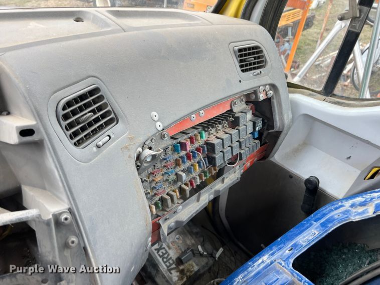 image for item ID9344 2000 Sterling L9500  ready mix truck