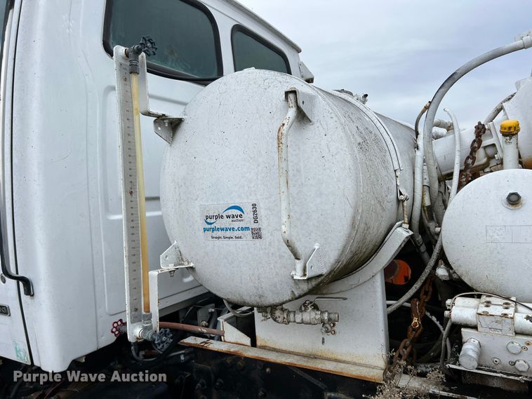 image for item ID9344 2000 Sterling L9500  ready mix truck