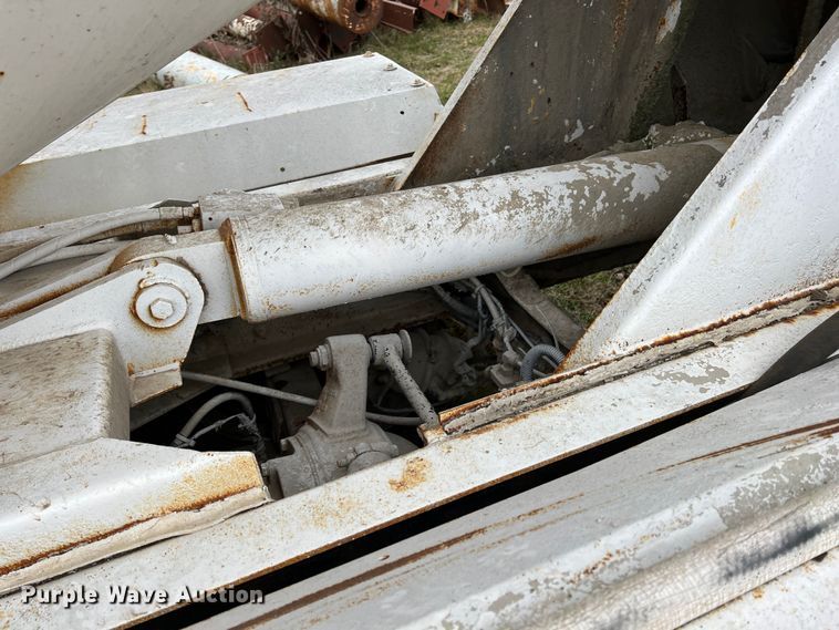 image for item ID9344 2000 Sterling L9500  ready mix truck