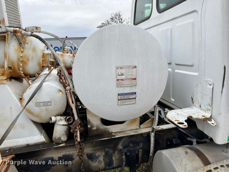 image for item ID9344 2000 Sterling L9500  ready mix truck