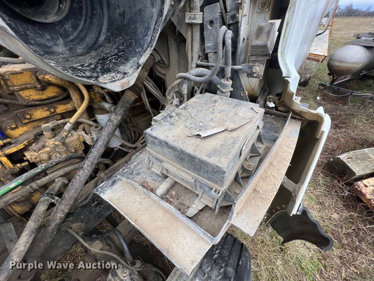 image for item ID9344 2000 Sterling L9500  ready mix truck