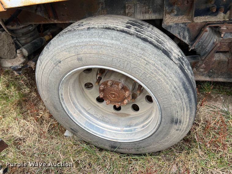 image for item ID9344 2000 Sterling L9500  ready mix truck