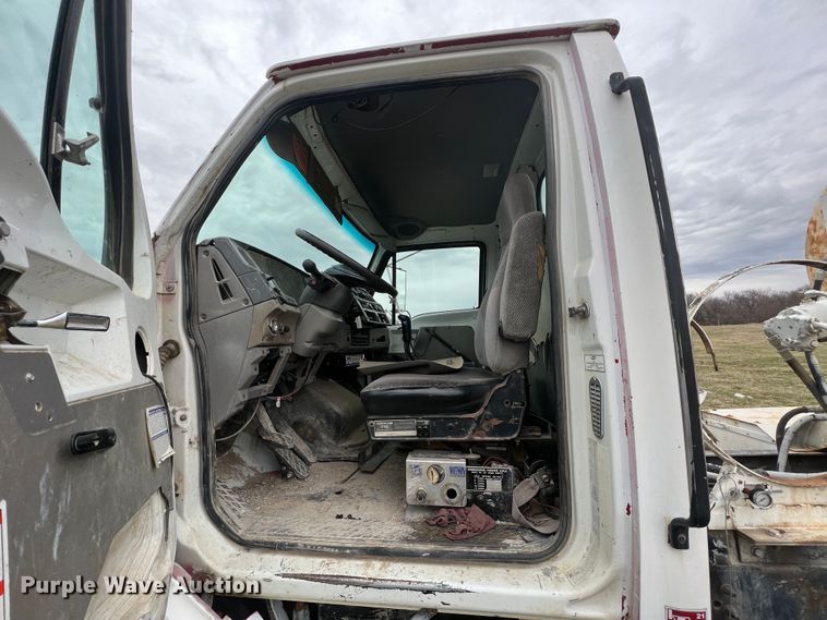 image for item ID9345 2000 Sterling L9500  ready mix truck