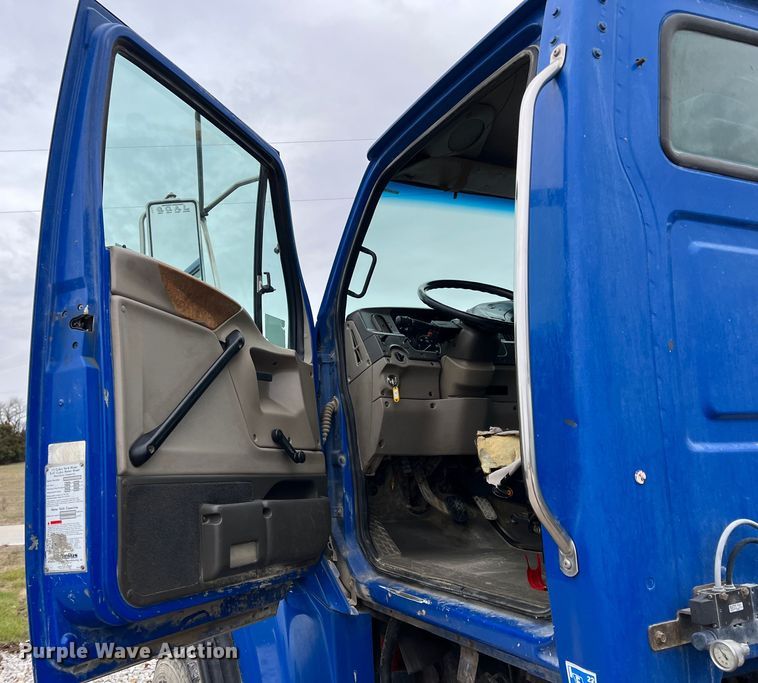 image for item ID9348 2006 Sterling L9500  ready mix truck