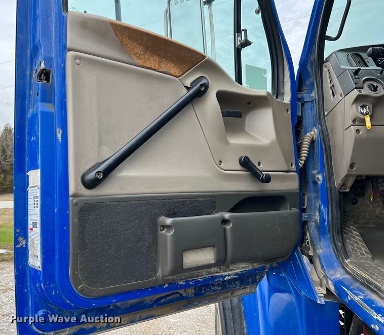 image for item ID9348 2006 Sterling L9500  ready mix truck