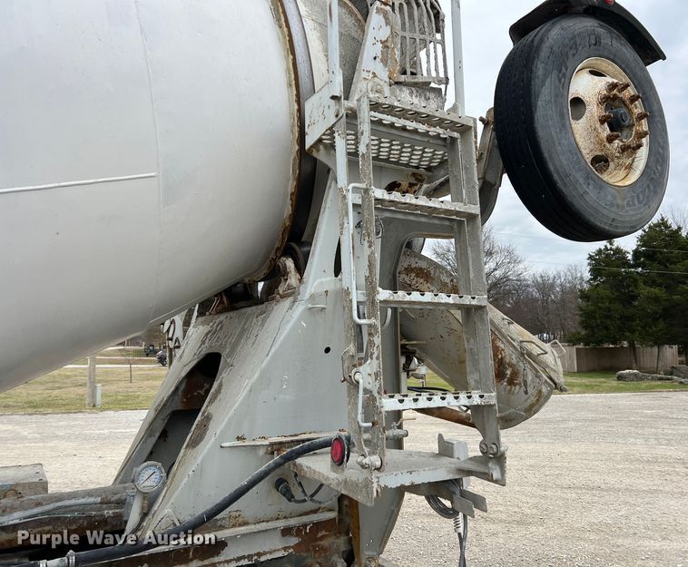 image for item ID9348 2006 Sterling L9500  ready mix truck