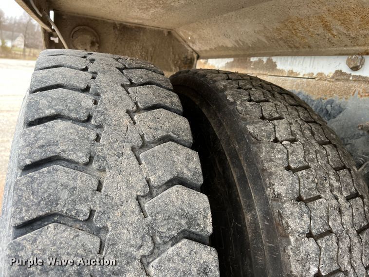 image for item ID9348 2006 Sterling L9500  ready mix truck