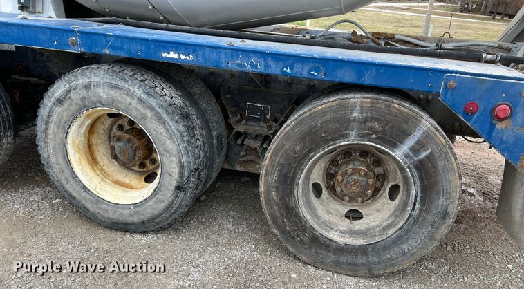 image for item ID9348 2006 Sterling L9500  ready mix truck