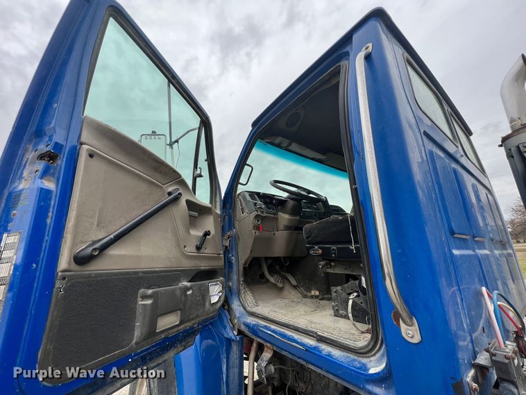 image for item ID9349 2006 Sterling L9500  ready mix truck