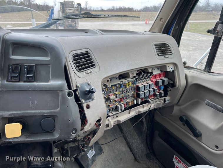 image for item ID9349 2006 Sterling L9500  ready mix truck