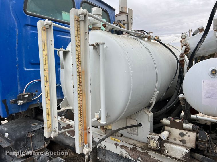 image for item ID9349 2006 Sterling L9500  ready mix truck