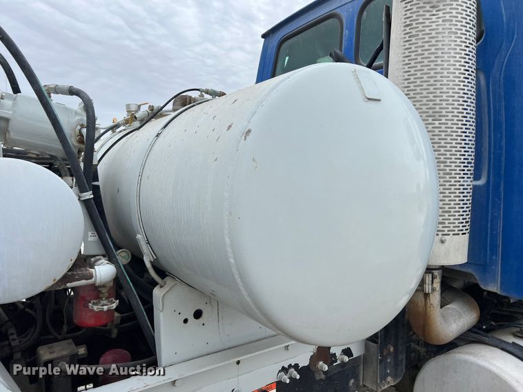 image for item ID9349 2006 Sterling L9500  ready mix truck