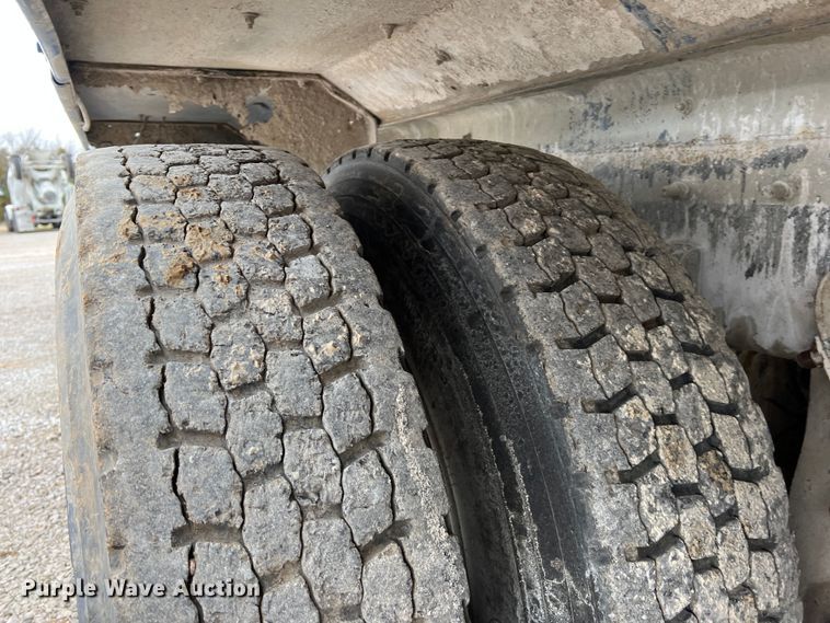 image for item ID9349 2006 Sterling L9500  ready mix truck