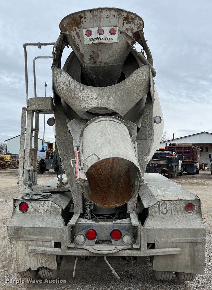 image for item ID9352 2003 Peterbilt 357  ready mix truck