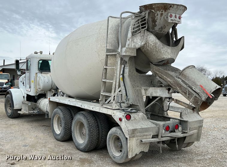 image for item ID9352 2003 Peterbilt 357  ready mix truck