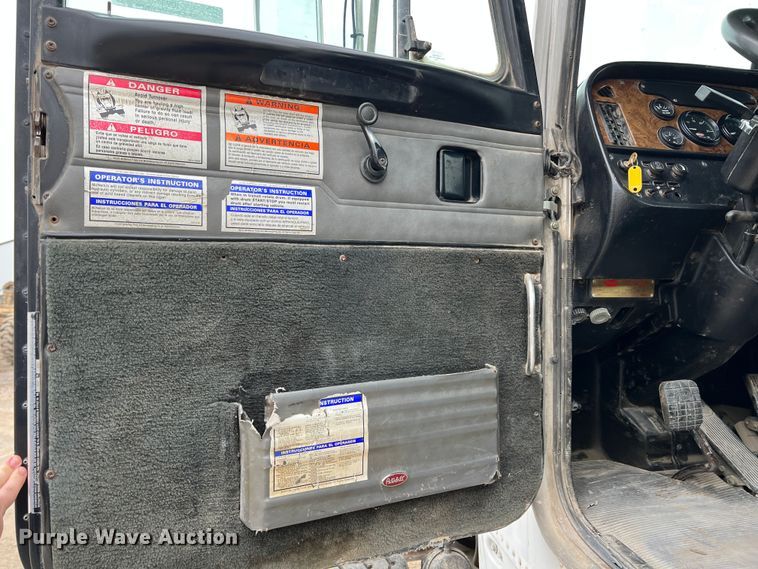 image for item ID9352 2003 Peterbilt 357  ready mix truck