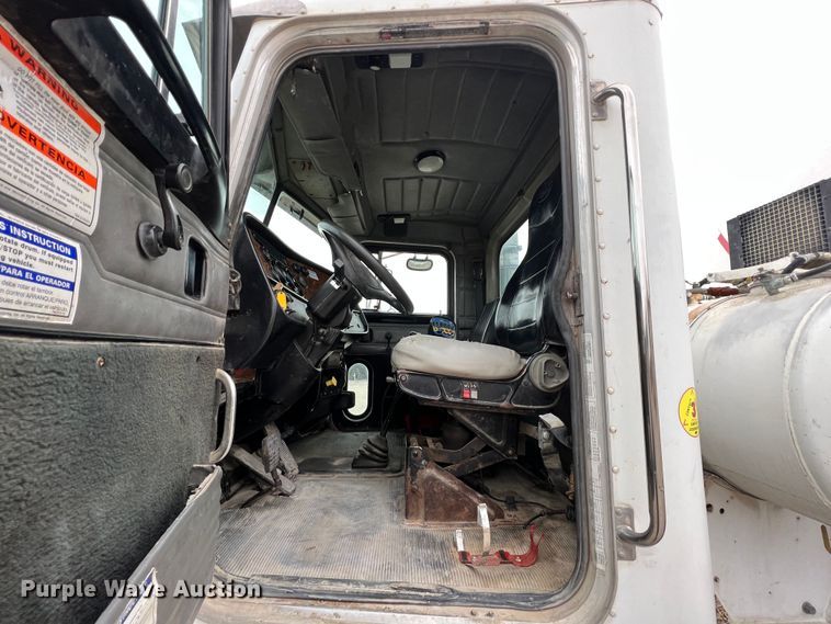 image for item ID9352 2003 Peterbilt 357  ready mix truck