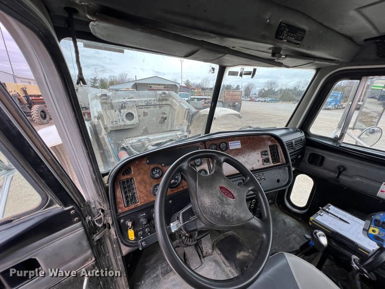 image for item ID9352 2003 Peterbilt 357  ready mix truck