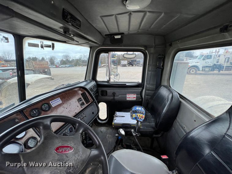 image for item ID9352 2003 Peterbilt 357  ready mix truck