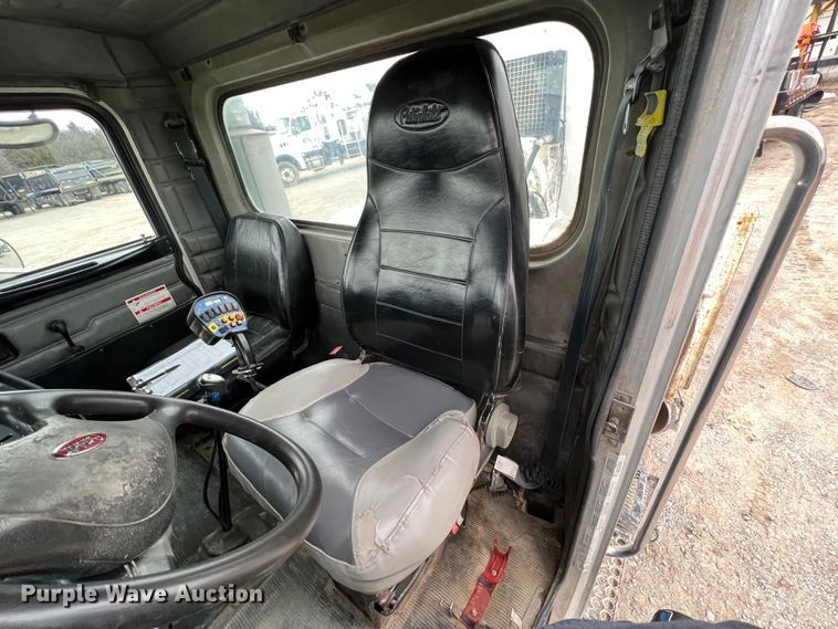 image for item ID9352 2003 Peterbilt 357  ready mix truck