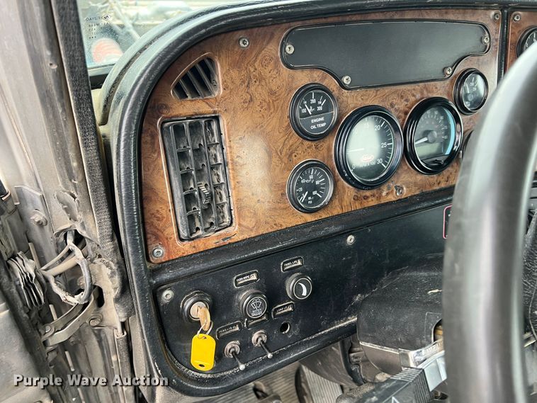 image for item ID9352 2003 Peterbilt 357  ready mix truck