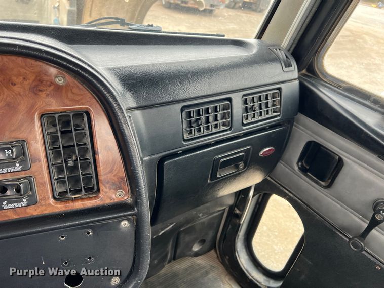 image for item ID9352 2003 Peterbilt 357  ready mix truck