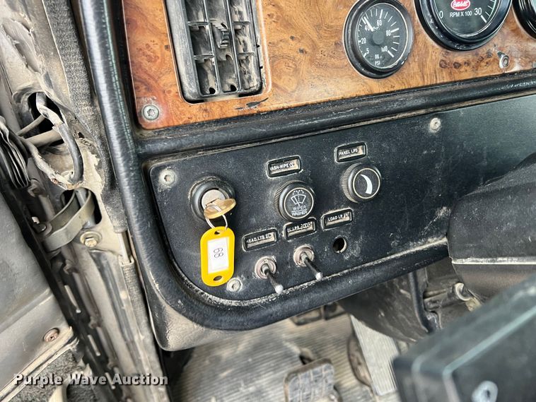 image for item ID9352 2003 Peterbilt 357  ready mix truck