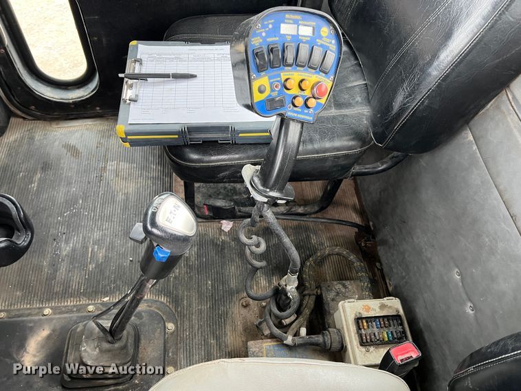 image for item ID9352 2003 Peterbilt 357  ready mix truck