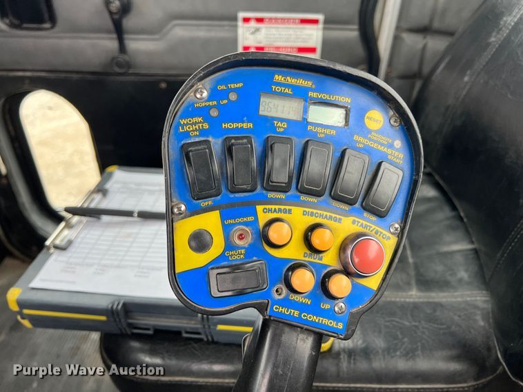 image for item ID9352 2003 Peterbilt 357  ready mix truck