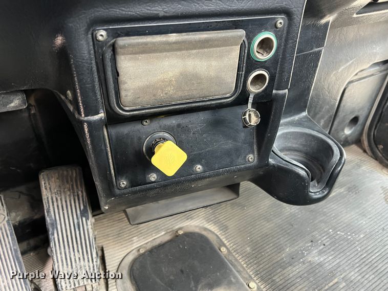 image for item ID9352 2003 Peterbilt 357  ready mix truck