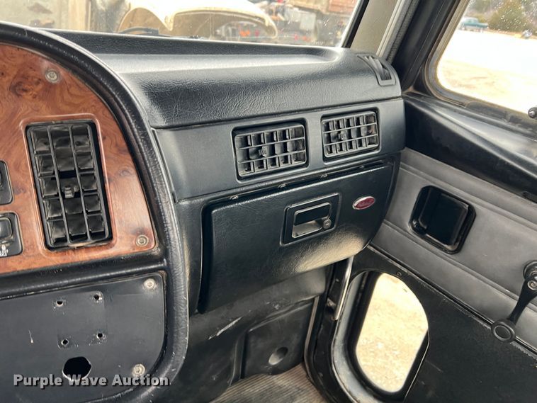 image for item ID9352 2003 Peterbilt 357  ready mix truck