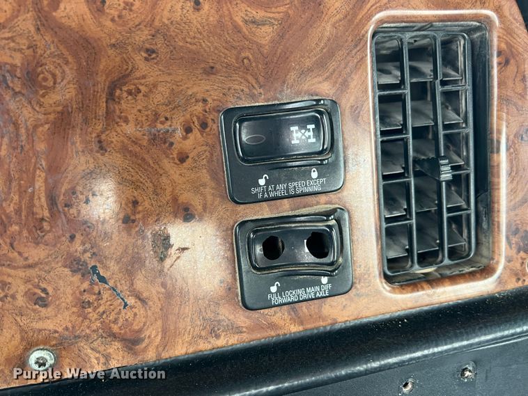 image for item ID9352 2003 Peterbilt 357  ready mix truck