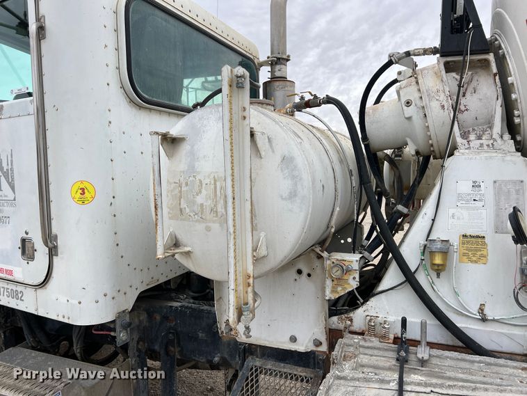 image for item ID9352 2003 Peterbilt 357  ready mix truck