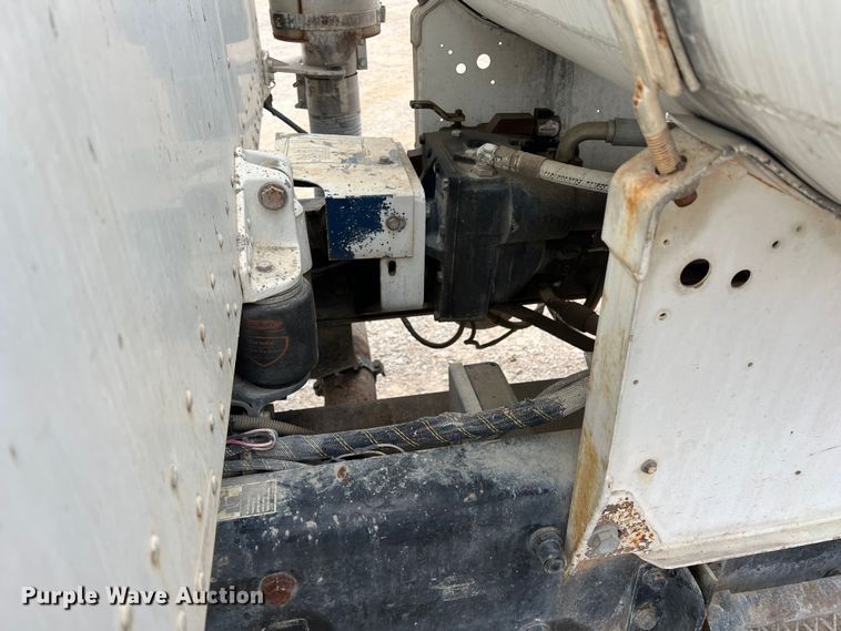 image for item ID9352 2003 Peterbilt 357  ready mix truck