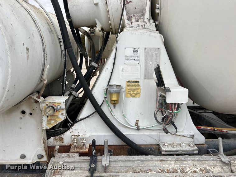 image for item ID9352 2003 Peterbilt 357  ready mix truck