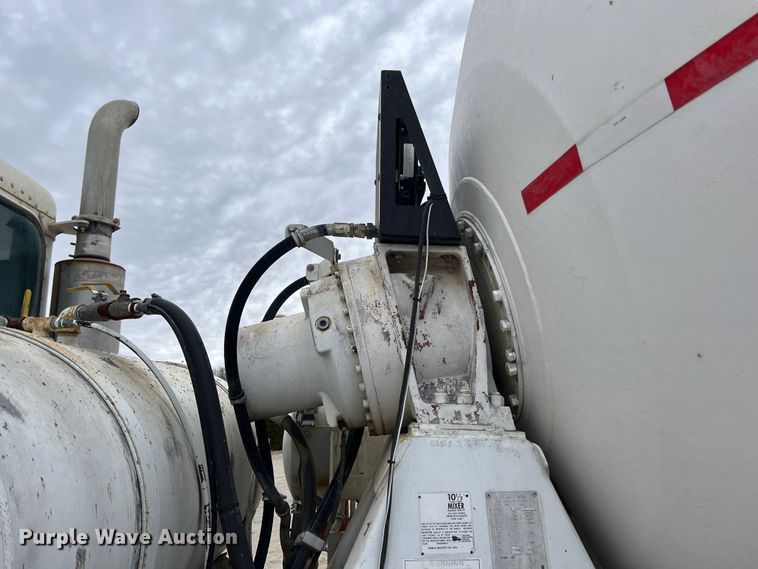 image for item ID9352 2003 Peterbilt 357  ready mix truck