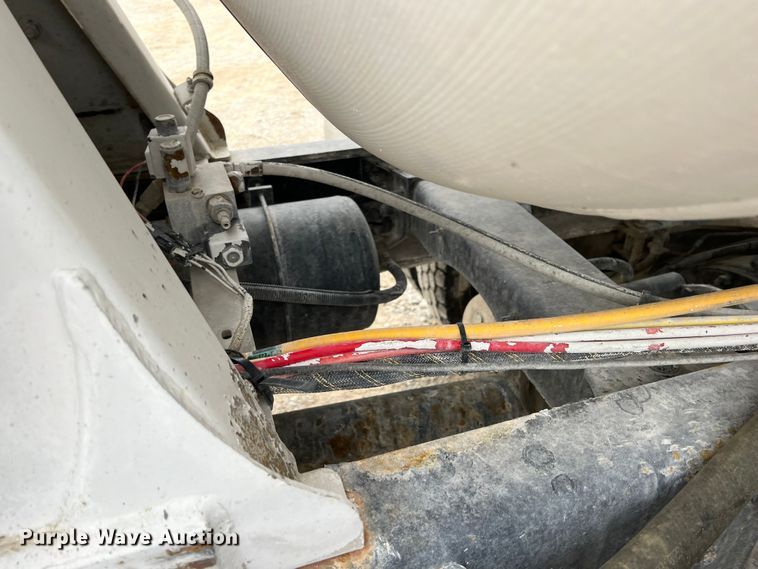 image for item ID9352 2003 Peterbilt 357  ready mix truck