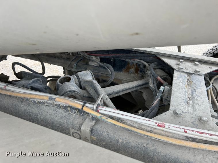 image for item ID9352 2003 Peterbilt 357  ready mix truck